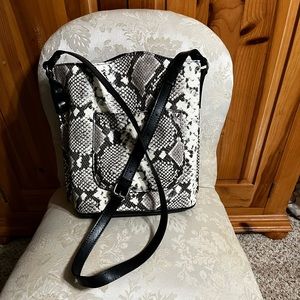 Patricia Nash crossbody bucket bag